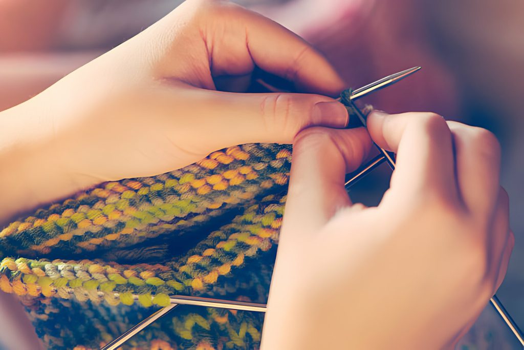 What are the 4 basic stitches in knitting?